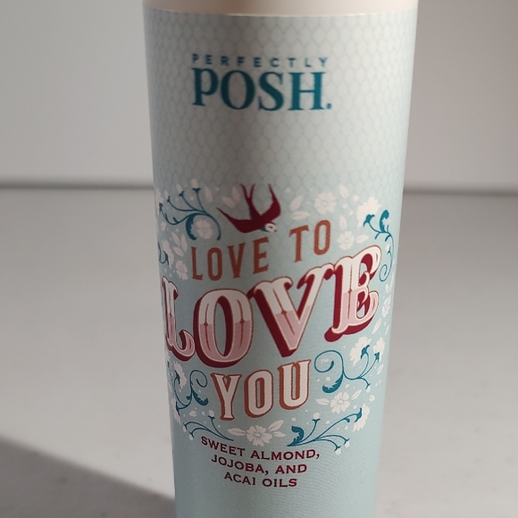 Perfectly Posh Bath & Shower Oil Love To Love You Sweet Almond, Jojoba & Acai - Picture 8 of 8